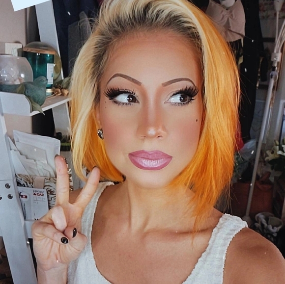 Meet your Posher, Lori - Picture 3 of 4